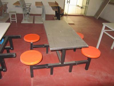 4人学校可折叠餐桌凳